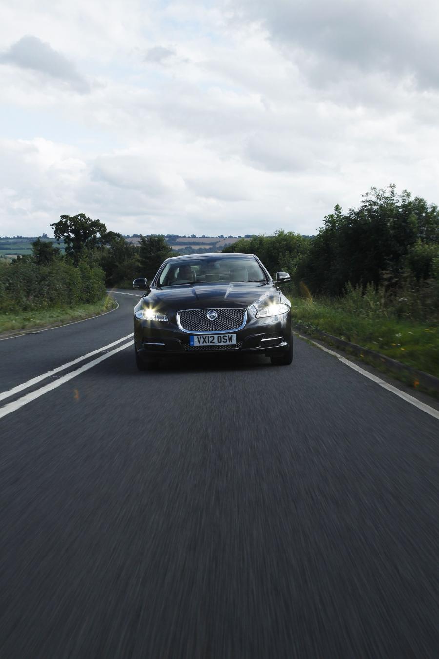  Jaguar XJ 2012 года  (UK) (фото 117 из 121)